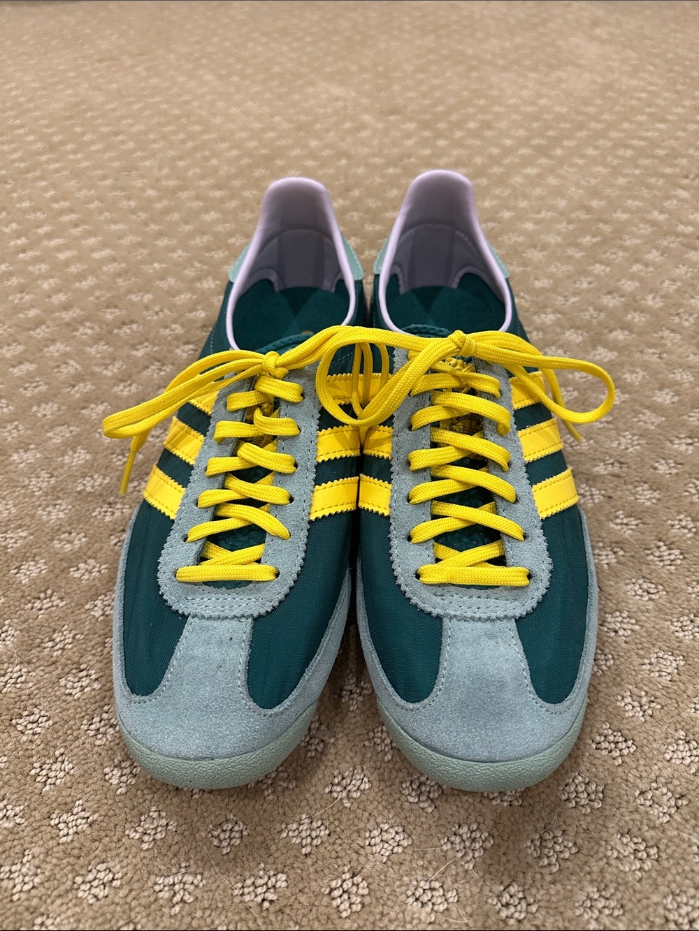 Adidas Sneakers